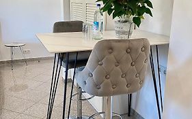 kleines Apartment, nähe Stadtzentrum im 1ten Obergeschoss